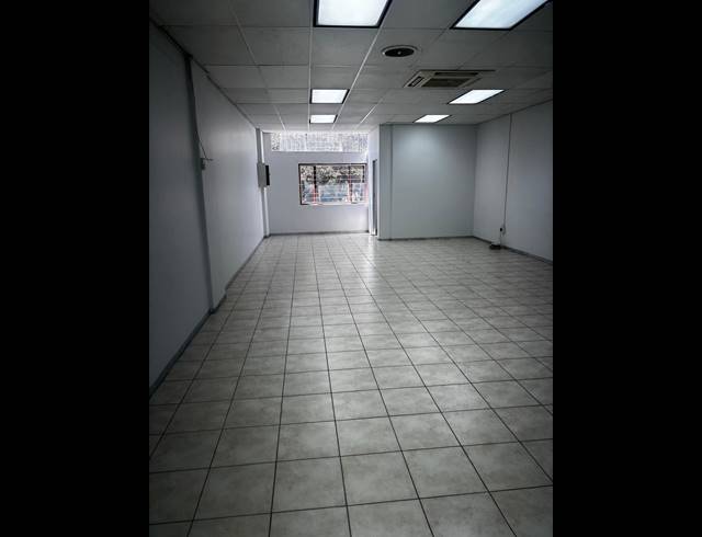 88M² RETAIL TO LET IN CORLETT GARDENS